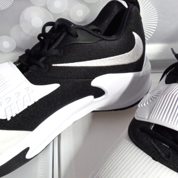 NIKE ZOOM FREAKS 3 TB PROMO BLACK WHITE LOW TOP BASKETBALL SNEAKERS SIZE 16 NWOT - Picture 6 of 7